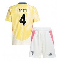 Fotbalové Dres Juventus Federico Gatti #4 Dětské Venkovní 2024-25 Krátký Rukáv (+ trenýrky)